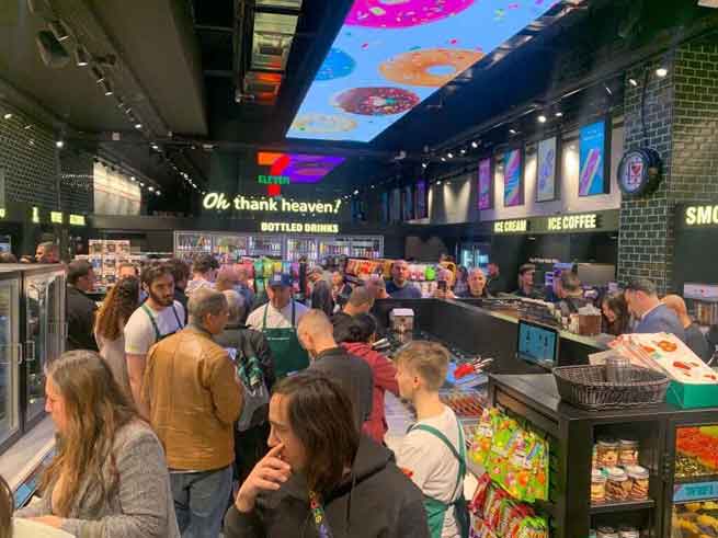 7-ELEVEn & ZKONG Up to a World-Class Shopping Experience