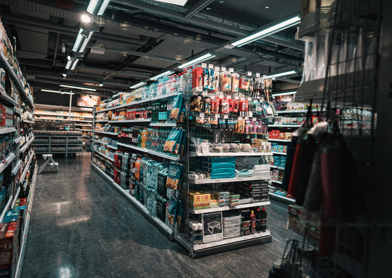 ESL and Digital Signage for Convenience Stores