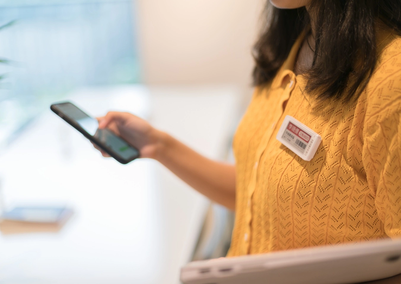 E-ink Digital Nameplates for Modern Offices