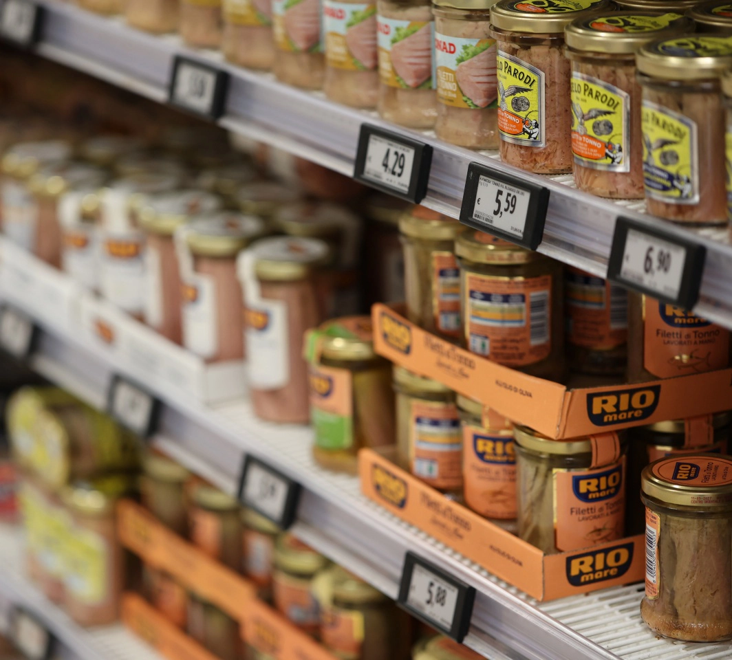 Electronic Shelf Labels and Digital Signage for Grocery Stores